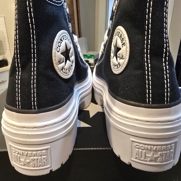 Women’s Converse LUGGED HIGH TOP Chuck Taylor All Star Canvas Size 7 US NEW - Picture 8 of 11